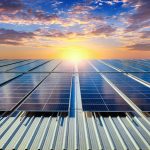 Painéis solares mostrando a importância de eventos como o Abs RoadShow